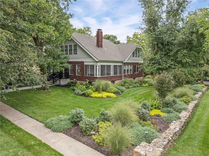 62 E 53rd Ter, Kansas City, MO 64112