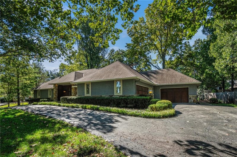 1911 Romany Rd, Mission Hills, KS 66208