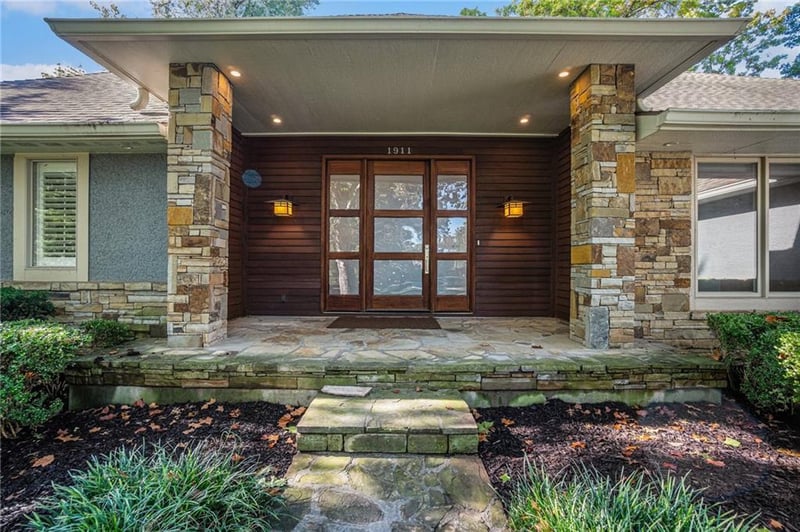 1911 Romany Rd, Mission Hills, KS 66208