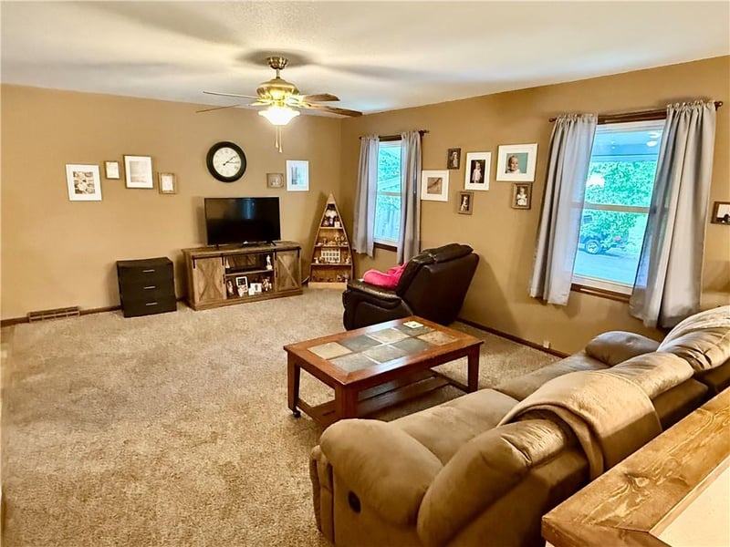 1022 Cooper St, Maryville, MO 64468