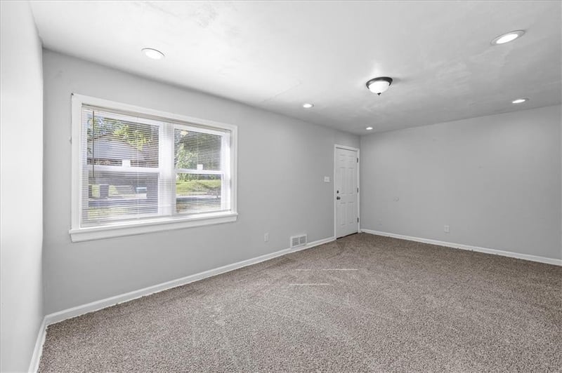 6815 Benton Ave, Kansas City, MO 64134