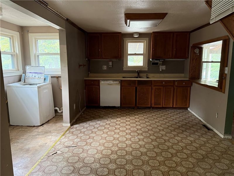 2449 Mckinley Ave, Kansas City, MO 64129