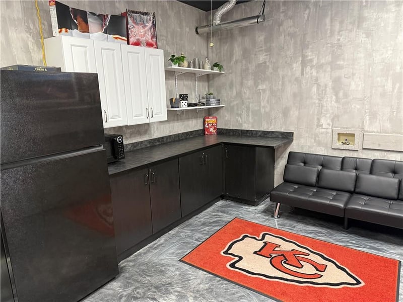 805 Main #b St, Blue Springs, MO 64015