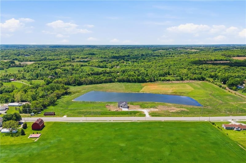 16055 Eisenhower Rd, Lansing, KS 66043