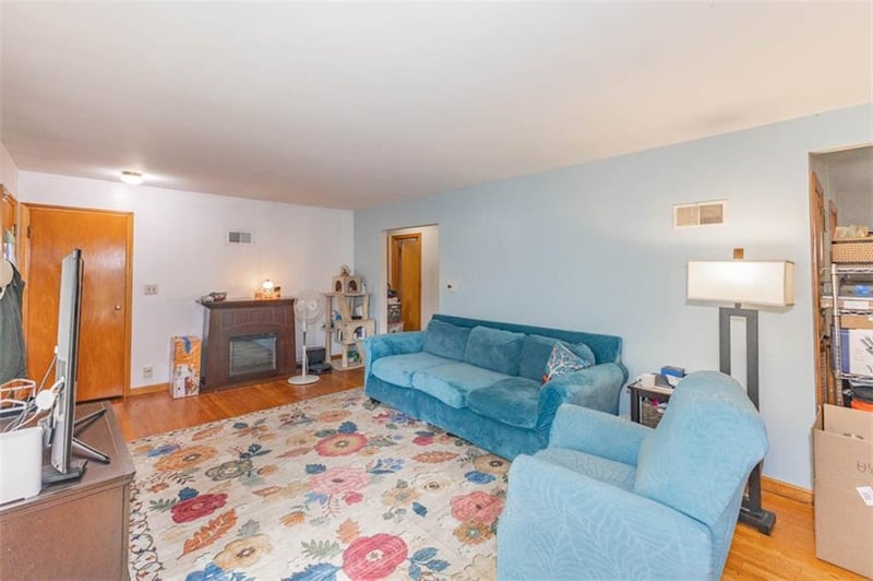 9000 Leeds Rd, Kansas City, MO 64129