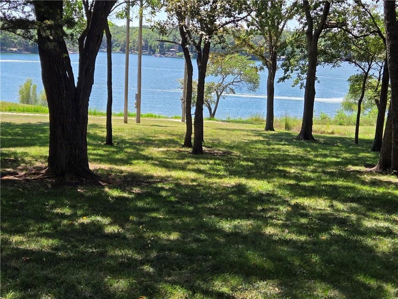 69 Sugar Lake Dr, Mound City, KS 66056