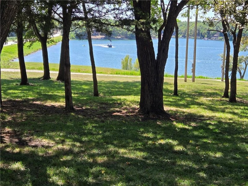 69 Sugar Lake Dr, Mound City, KS 66056