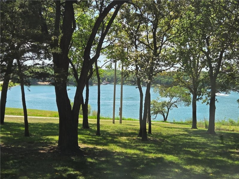 69 Sugar Lake Dr, Mound City, KS 66056