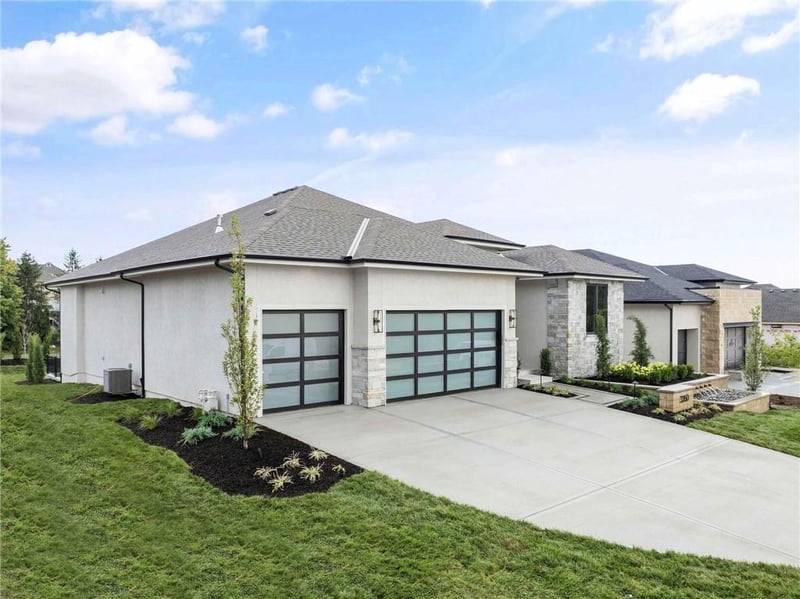 3260 133rd Ter, Leawood, KS 66209