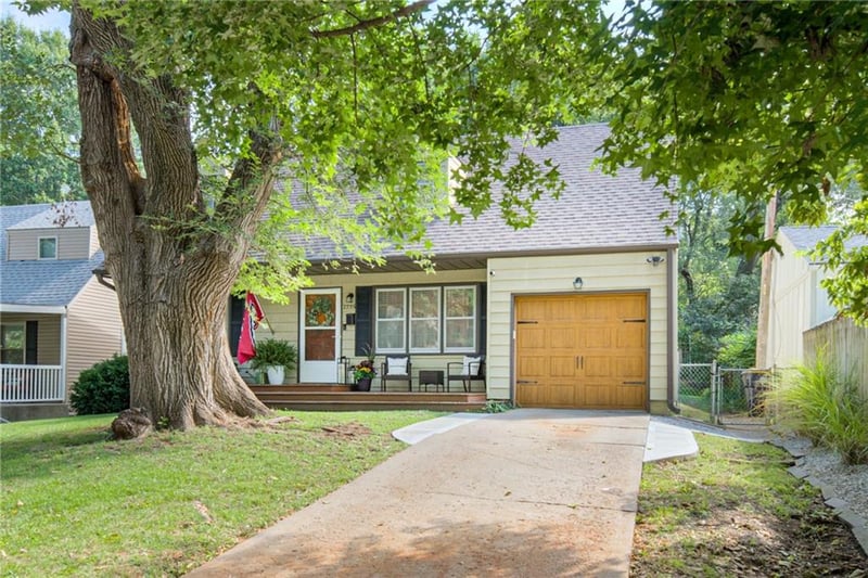 7235 Walnut St, Kansas City, MO 64114