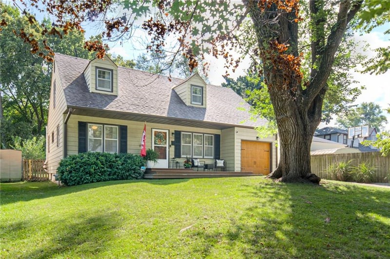 7235 Walnut St, Kansas City, MO 64114