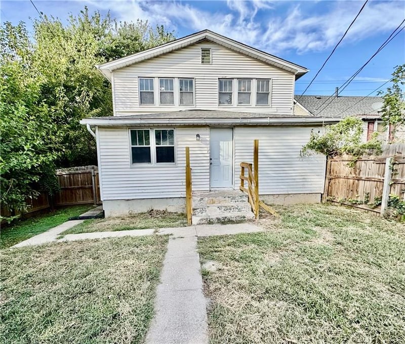 3006 Messanie St, St Joseph, MO 64501