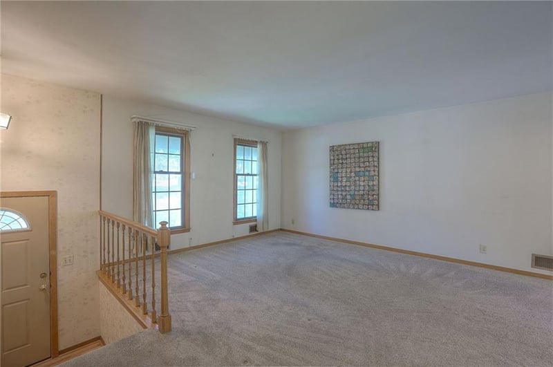 8931 Knox Ln, Overland Park, KS 66212