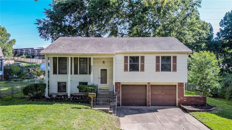 8931 Knox Ln, Overland Park, KS 66212