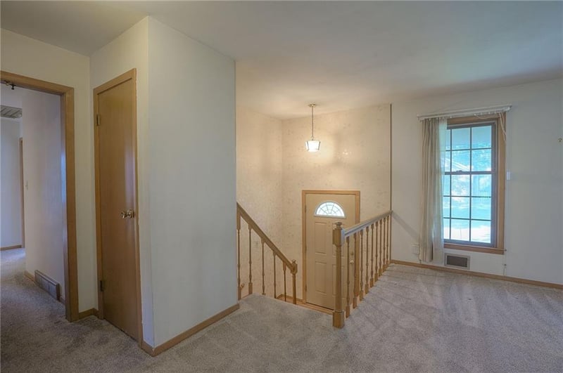 8931 Knox Ln, Overland Park, KS 66212