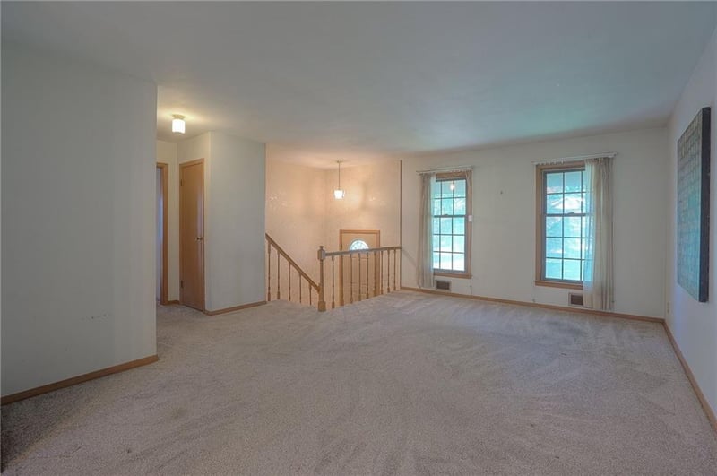 8931 Knox Ln, Overland Park, KS 66212