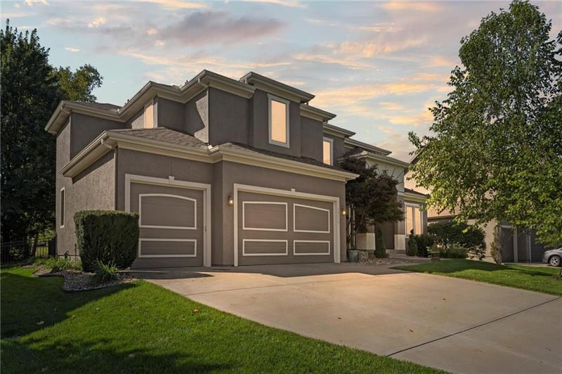 10513 169th St, Overland Park, KS 66221