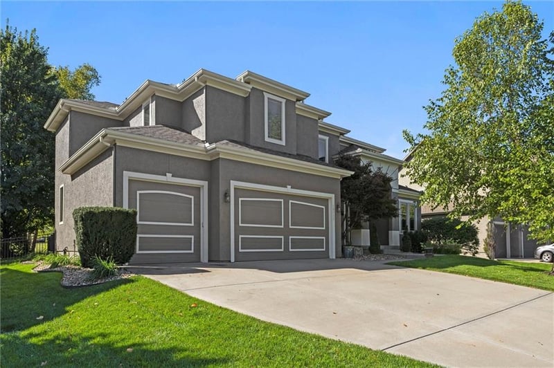 10513 169th St, Overland Park, KS 66221