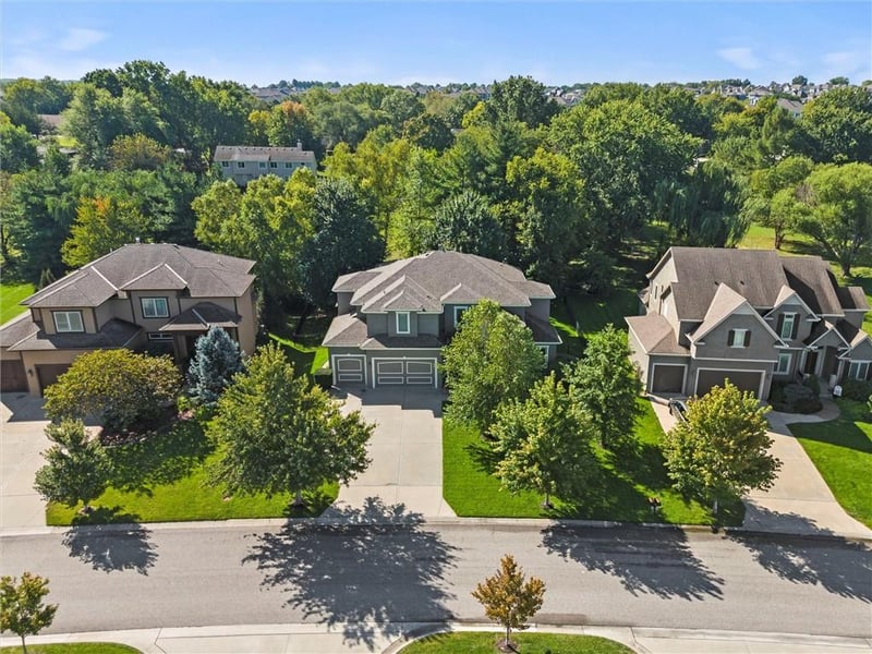 10513 169th St, Overland Park, KS 66221