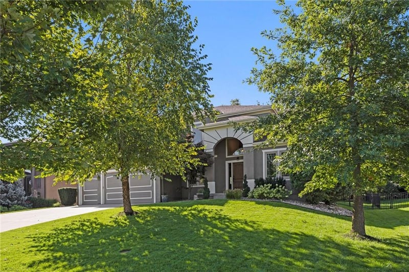 10513 169th St, Overland Park, KS 66221