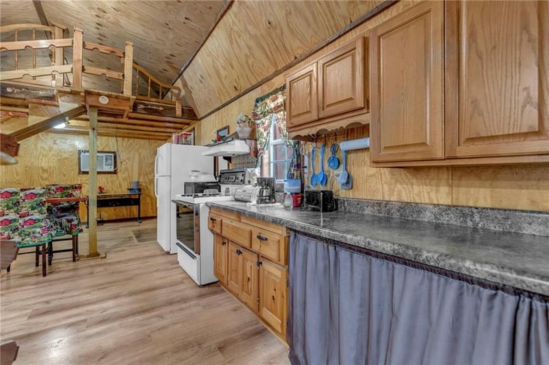 34 Hackberry Dr, Mound City, KS 66056
