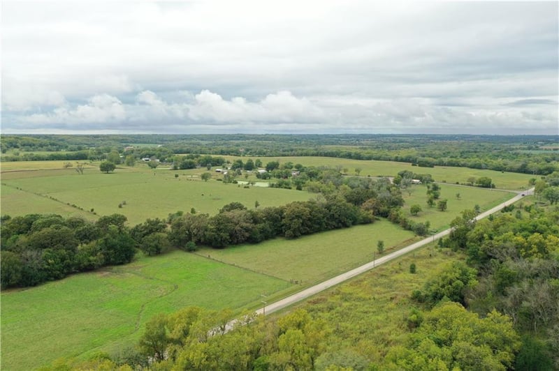 32035 W 327 St, Paola, KS 66071