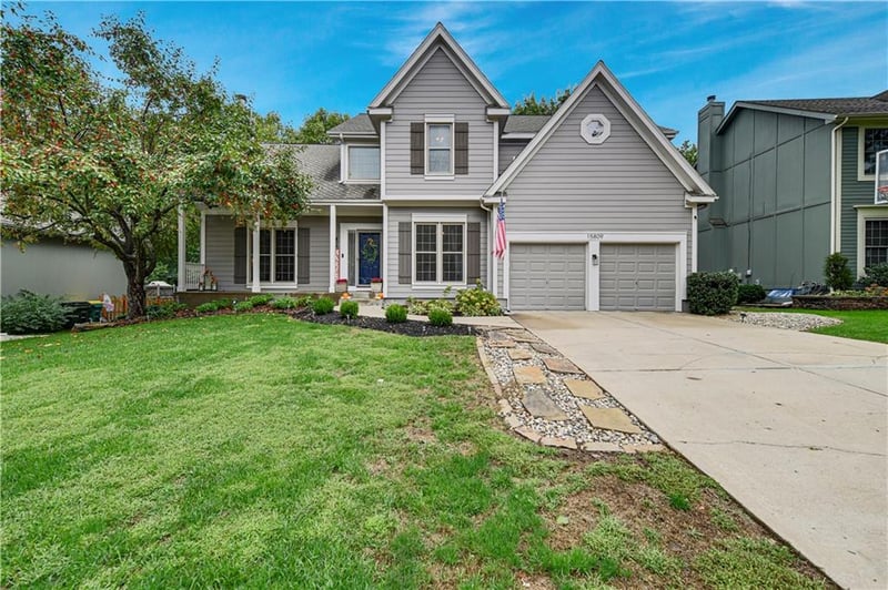 15809 Ash Ln, Overland Park, KS 66224