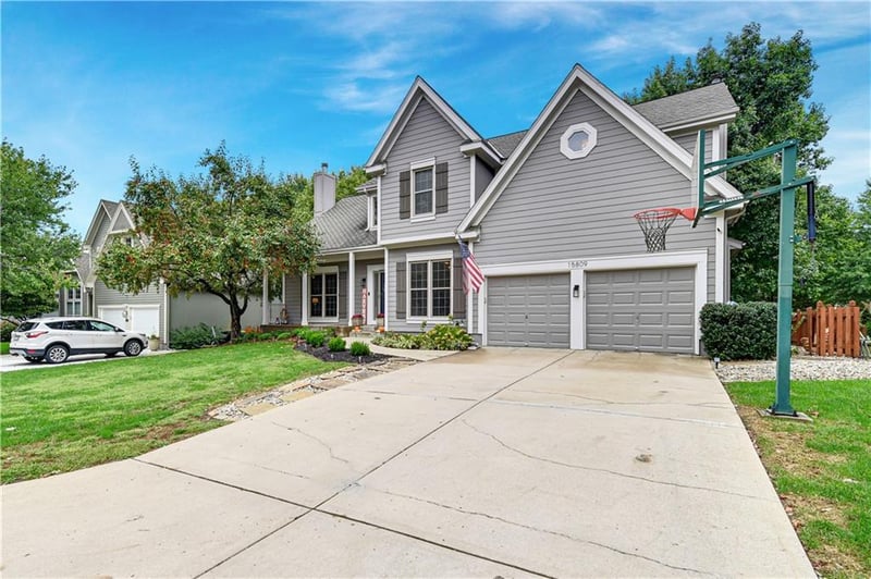 15809 Ash Ln, Overland Park, KS 66224