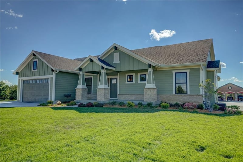 3 Red Fox Cir, Lake Winnebago, MO 64034