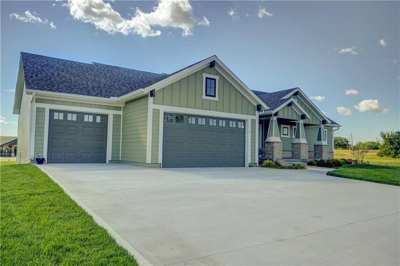 3 Red Fox Cir, Lake Winnebago, MO 64034