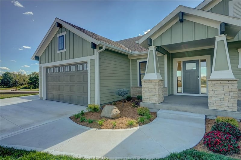 3 Red Fox Cir, Lake Winnebago, MO 64034