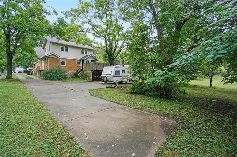 4950 Blue Ridge Blvd, Kansas City, MO 64133