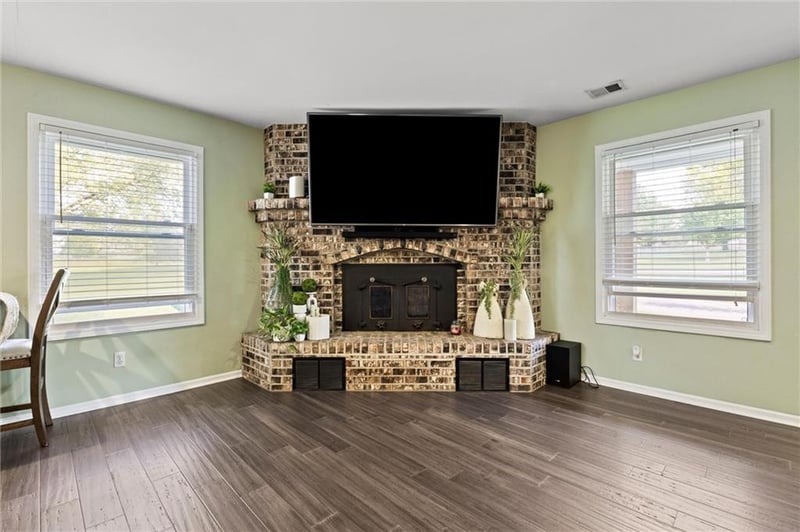 985 Harr Grove Rd, Peculiar, MO 64078