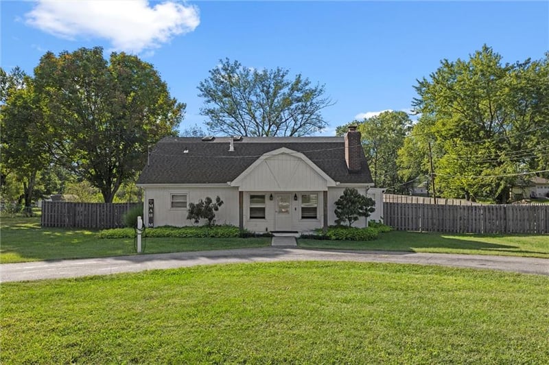985 Harr Grove Rd, Peculiar, MO 64078