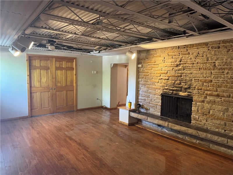 9311 9th St, Independence, MO 64053