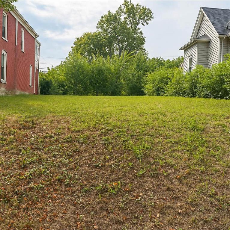 812 Elmwood Ave, Kansas City, MO 64124