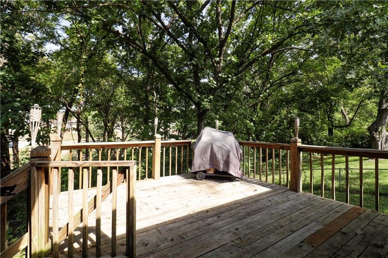 600 66th St, Kansas City, MO 64118