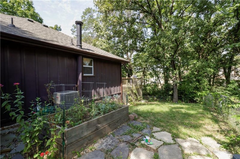 600 66th St, Kansas City, MO 64118