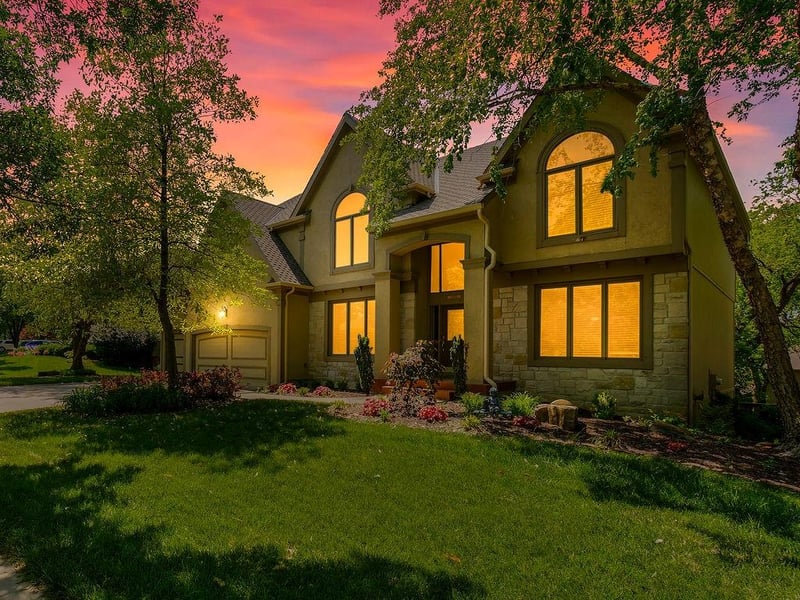 14602 Grant Ln, Overland Park, KS 66221