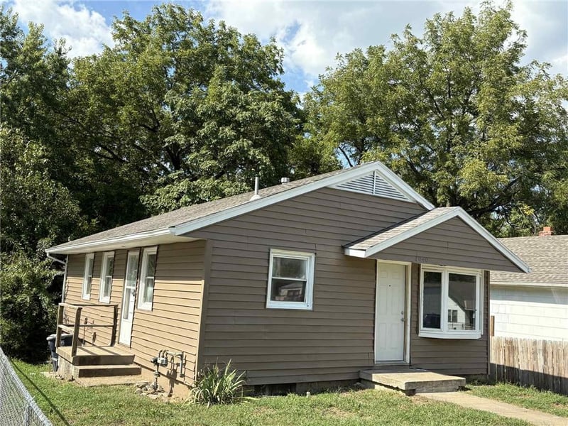 7040 Agnes Ave, Kansas City, MO 64132