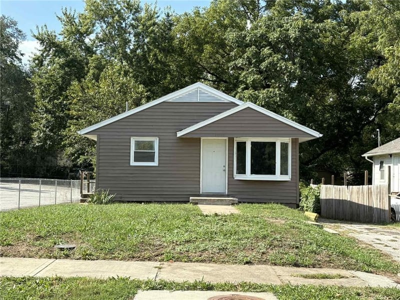 7040 Agnes Ave, Kansas City, MO 64132