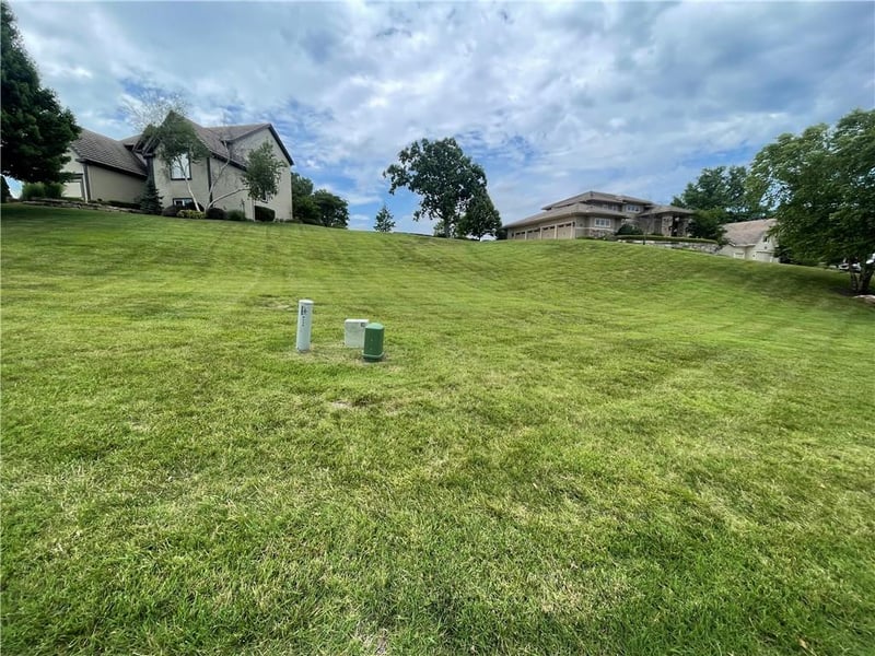 6532 Claret St, Parkville, MO 64152