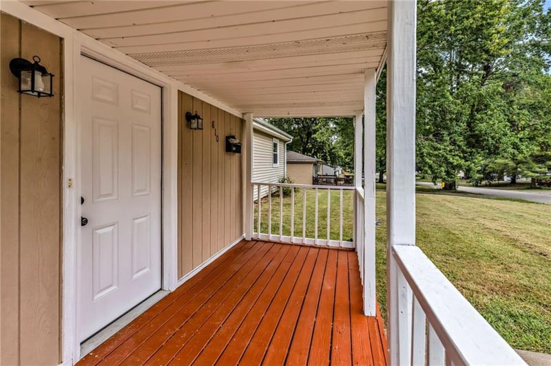 810 62nd St, Gladstone, MO 64118