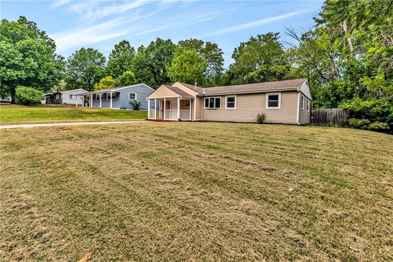 810 62nd St, Gladstone, MO 64118