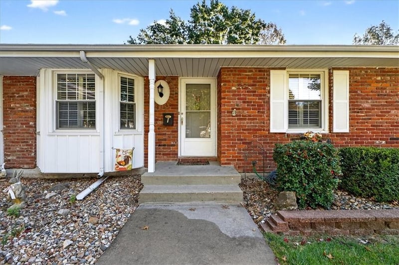 807 Balboa St, Lee's Summit, MO 64086