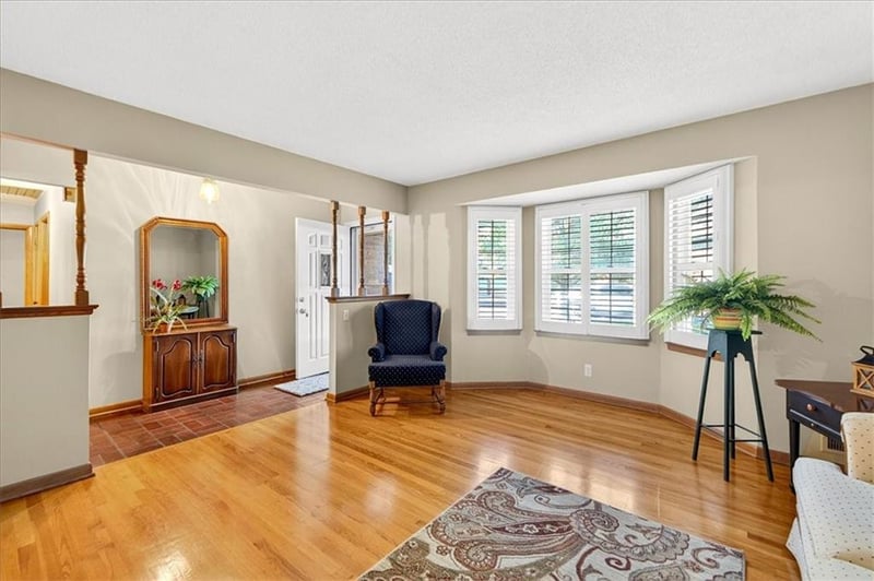 807 Balboa St, Lee's Summit, MO 64086