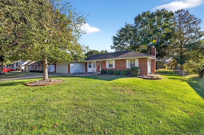 807 Balboa St, Lee's Summit, MO 64086