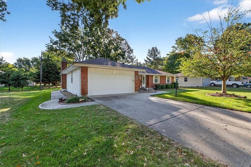 807 Balboa St, Lee's Summit, MO 64086