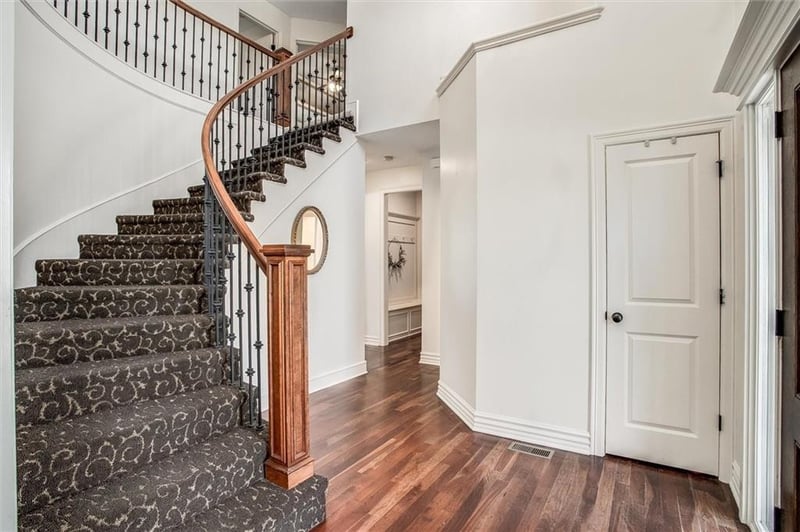 2700 Carlton Dr, Lee's Summit, MO 64082