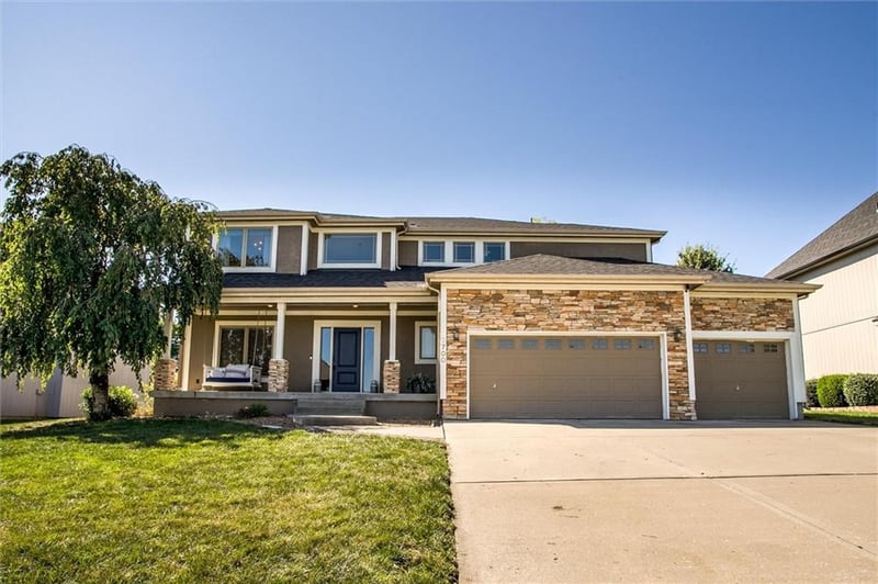 2700 Carlton Dr, Lee's Summit, MO 64082